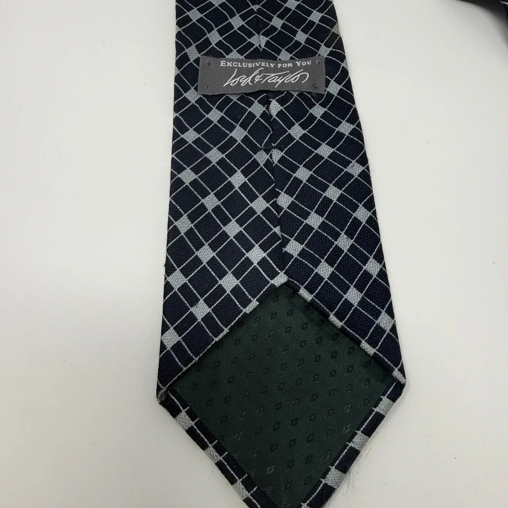 Lord & Taylor Mens Silk Necktie Navy Blue Silver Grid Geometric Woven USA Made